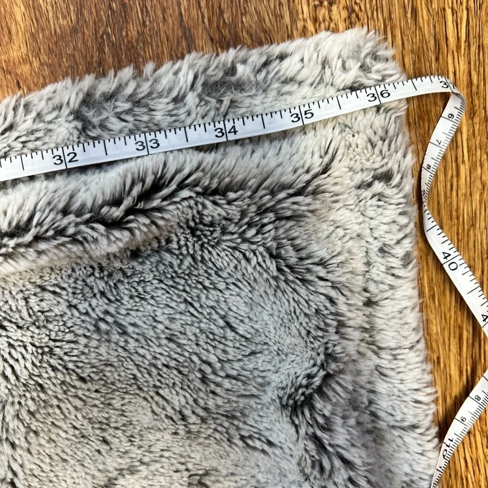 UGG elegant pillow